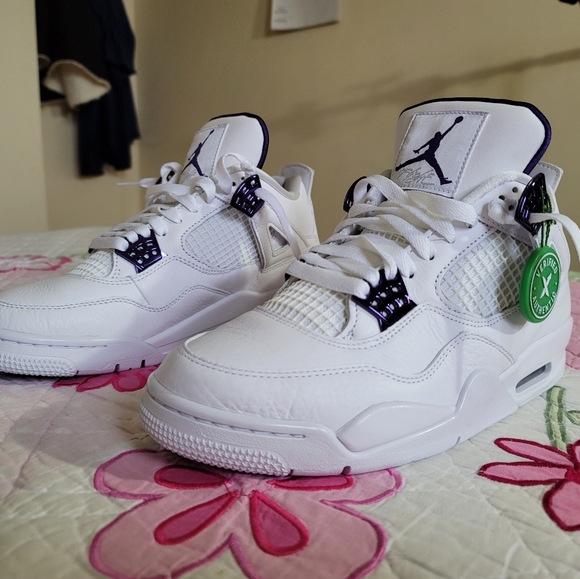 Jordan 4 Retro metallic purple 💜 - Picture 3 of 4